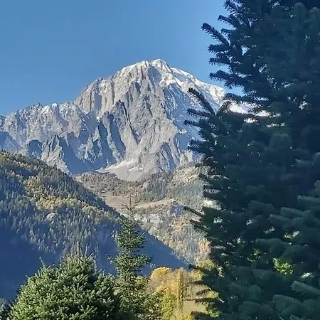 Jolie Maison Fleurie Con Sauna Monte Bianco Apartman *