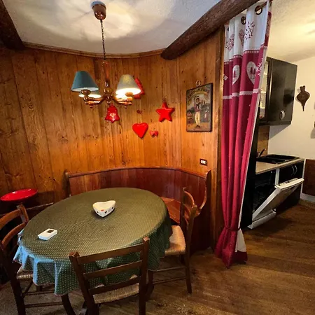 Apartment Jolie Maison Fleurie Con Sauna Monte Bianco Courmayeur